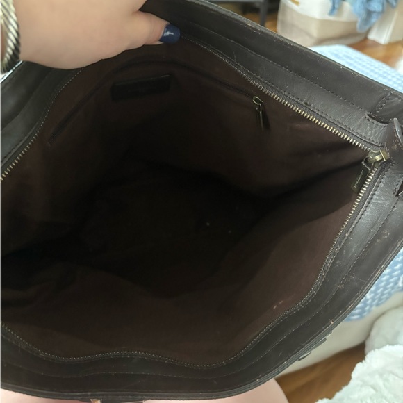 Burberry Tote with zipper closing short handles and shoulder strap - Picture 5 of 13